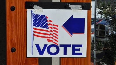 https://upload.wikimedia.org/wikipedia/commons/thumb/e/ef/Voting_United_States.jpg/800px-Voting_United_States.jpg